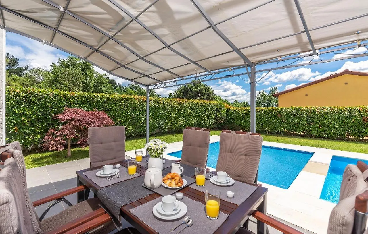 Villa Laura Istarska Višnjan Kroatien